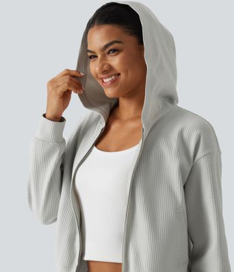 Langeärmelige, lässige Kapuzenjacke aus Waffelstrick mit Taschen Langeärmelige, lässige Kapuzenjacke aus Waffelstrick mit Taschen