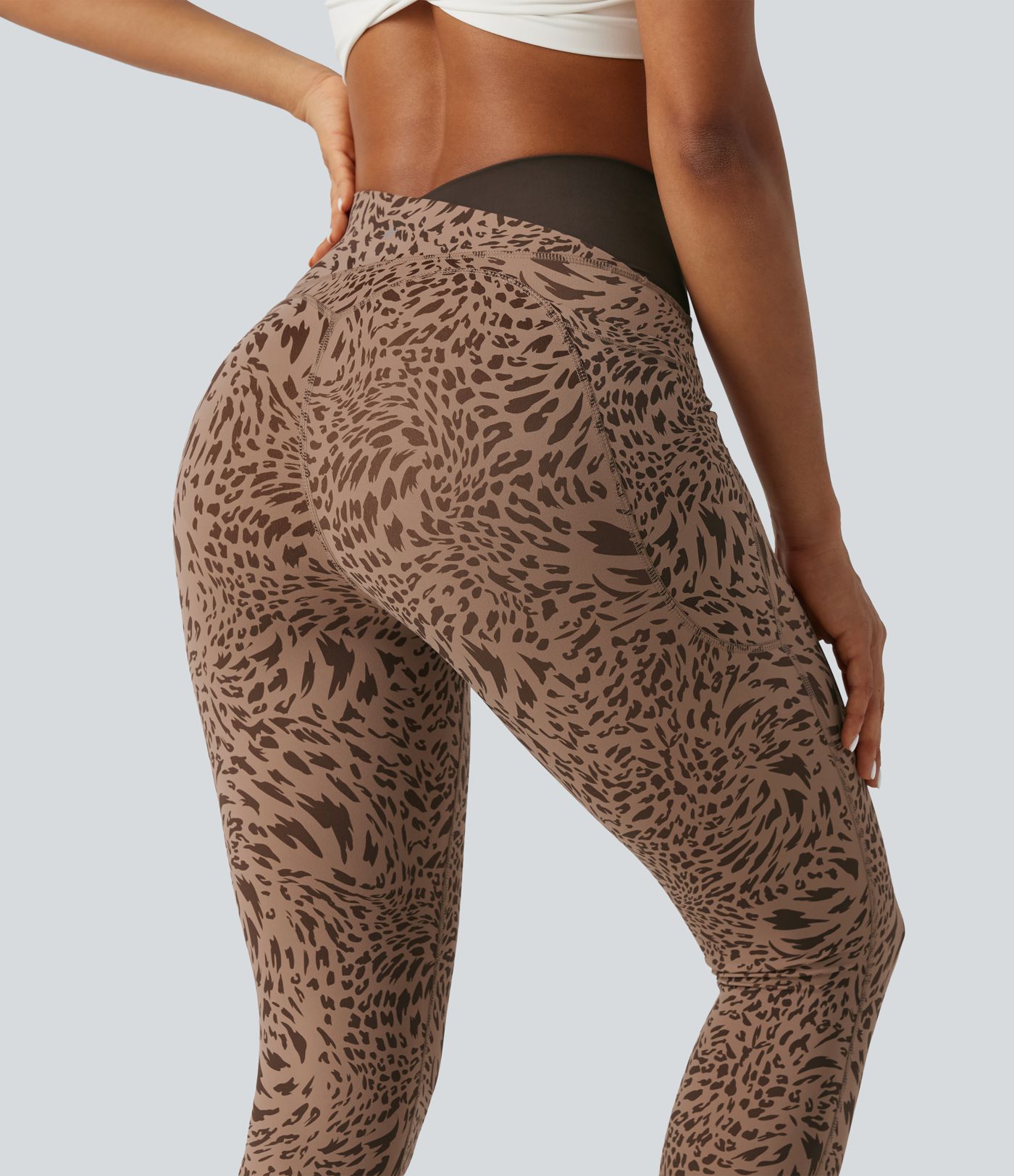 Halara UltraSculpt™ leggings de yoga skinny à taille haute avec effet croisé, imprimé léopard, avec poches