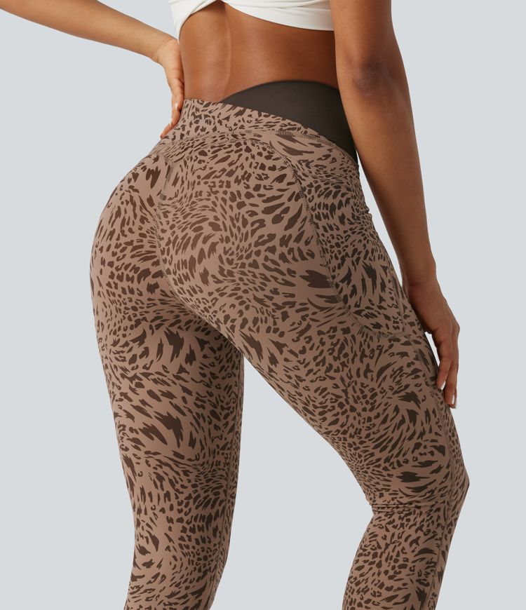 Halara UltraSculpt™ leggings de yoga skinny à taille haute avec effet croisé, imprimé léopard, avec poches