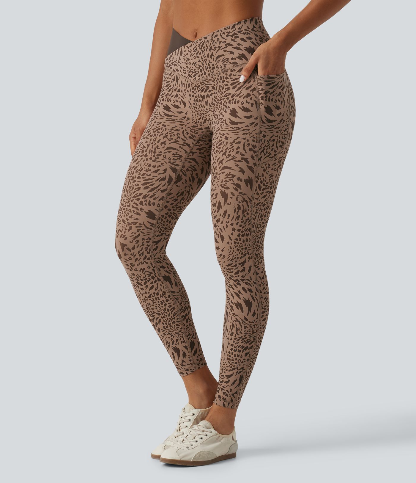 Halara UltraSculpt™ leggings de yoga skinny à taille haute avec effet croisé, imprimé léopard, avec poches