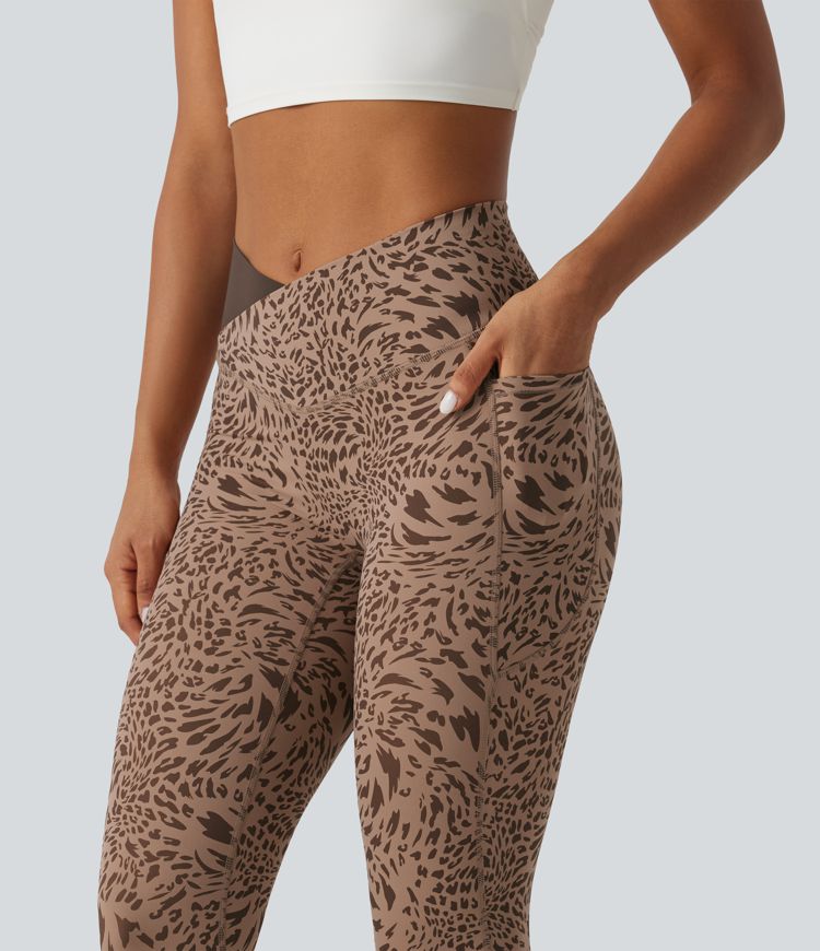 Halara UltraSculpt™ leggings de yoga skinny à taille haute avec effet croisé, imprimé léopard, avec poches