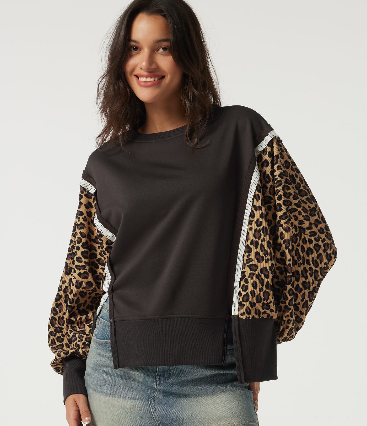 Round Neck Drop Shoulder Long Sleeve Split Hem Leopard Print Casual Top
