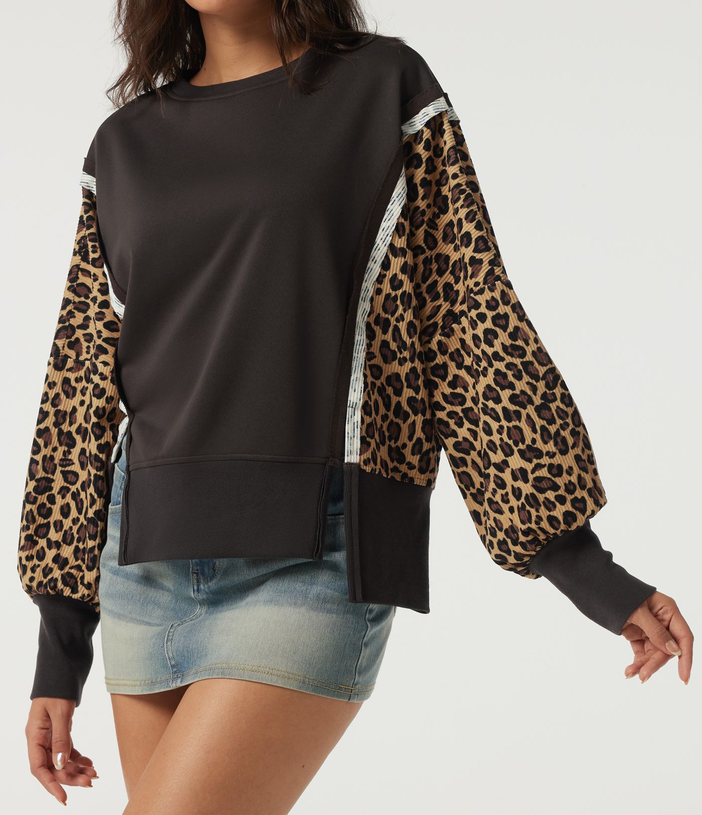 Round Neck Drop Shoulder Long Sleeve Split Hem Leopard Print Casual Top