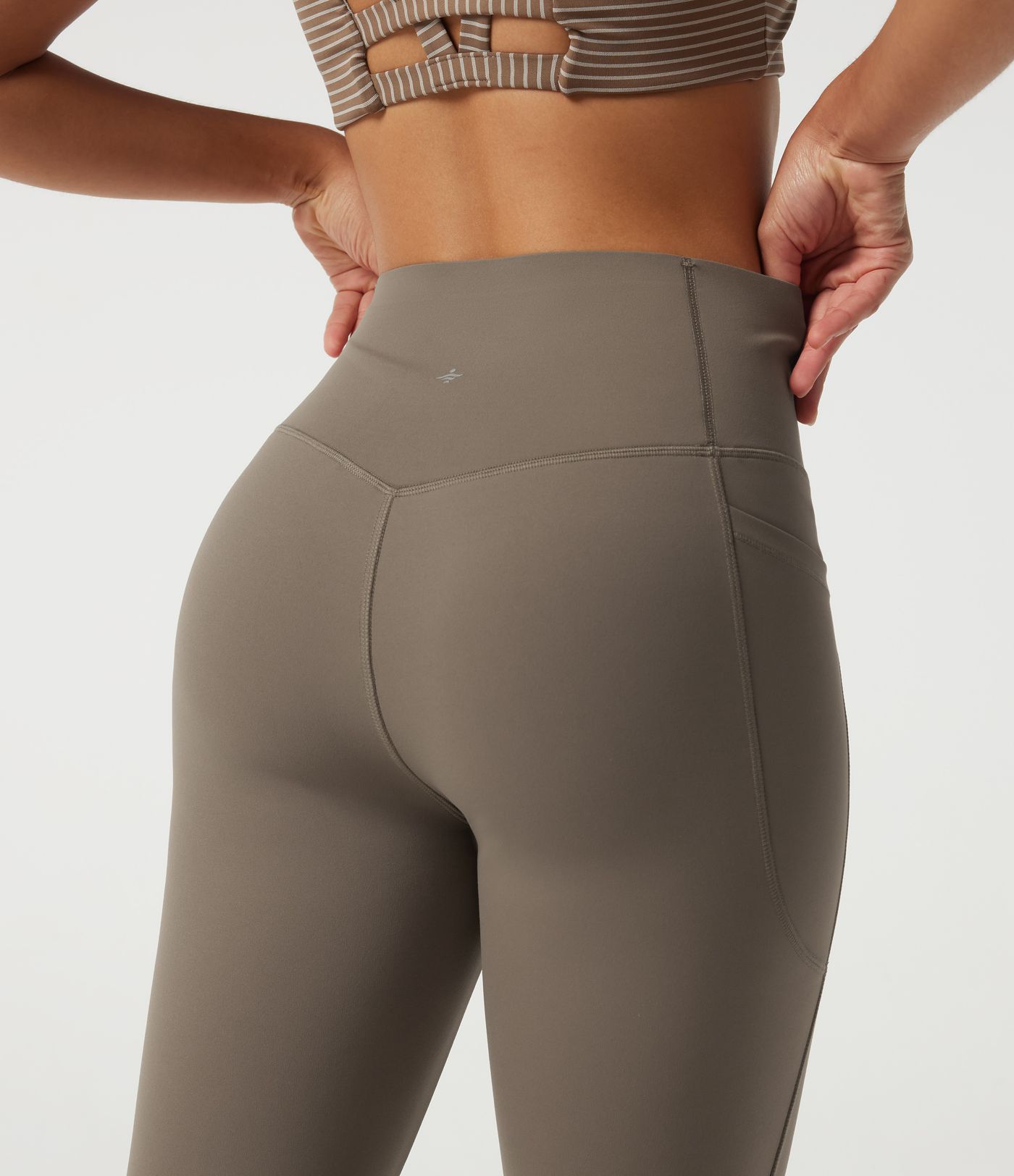 Halara UltraSculpt™ - Trainings-Leggings aus Fleece mit hohem Bund, Seitentaschen und Bauchkontrolle - skinny fit Halara UltraSculpt™ - Trainings-Leggings aus Fleece mit hohem Bund, Seitentaschen und Bauchkontrolle - skinny fit