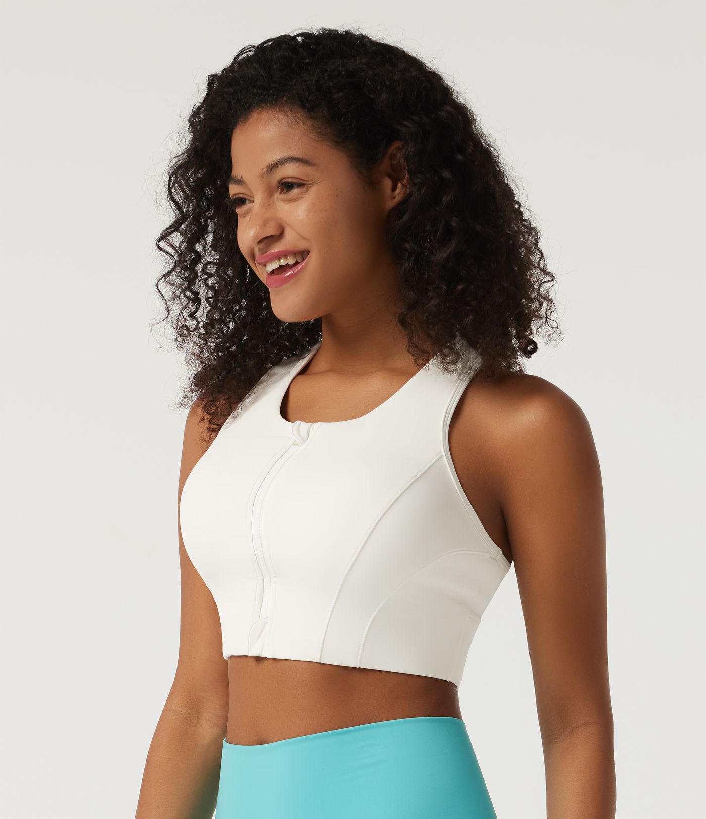 Brassière de running à maintien moyen, encolure en U, empiècements en mesh contrastant, technologie InstantCool, séchage rapide, avec soutien-gorge intégré et protection UPF50+