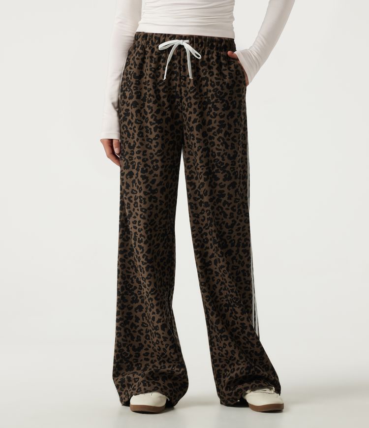 Pantalon léopard taille haute coupe large à cordon de serrage avec bandes latérales Pantalon léopard taille haute coupe large à cordon de serrage avec bandes latérales