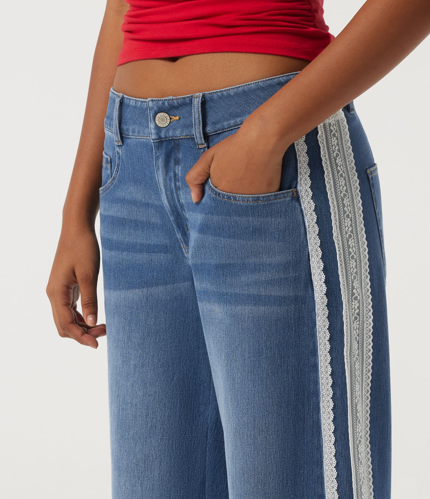 Halara Flex™ Low-Rise Baggy-Jeans mit Kontrastspitze, lässig, mit Taschen Halara Flex™ Low-Rise Baggy-Jeans mit Kontrastspitze, lässig, mit Taschen