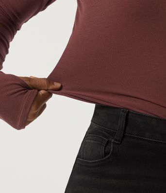 Top décontracté à col montant et épaules dénudées, manches longues avec découpes et ouvertures pour les pouces