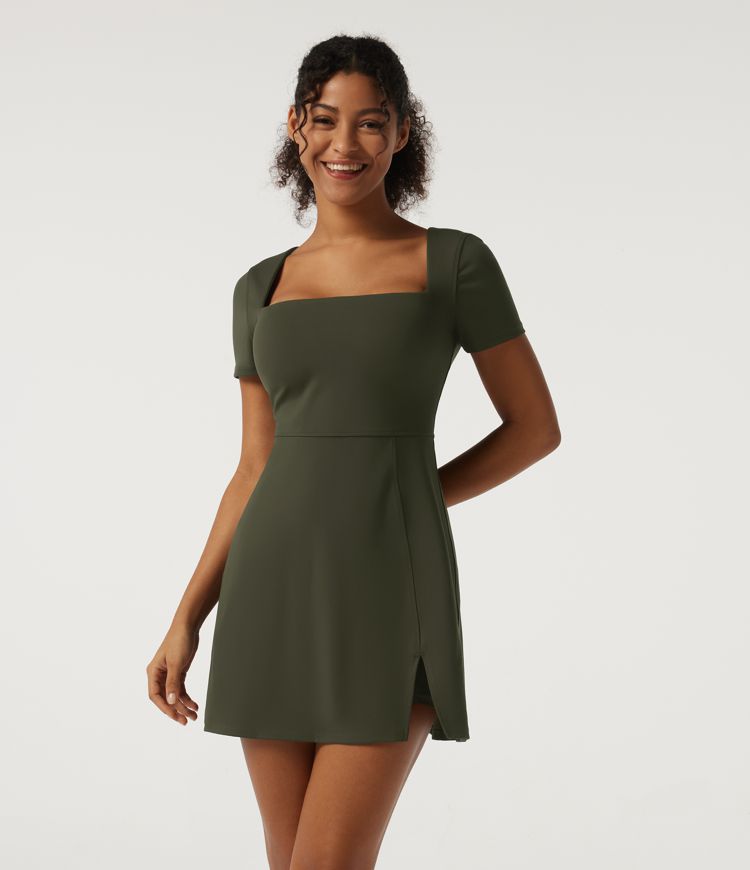 2-in-1 Yoga-Minikleid in A-Linie mit eckigem Ausschnitt, Seitentaschen, integrierten Shorts und geschlitztem Saum - DD-F Cups, Easy Peezy Edition
