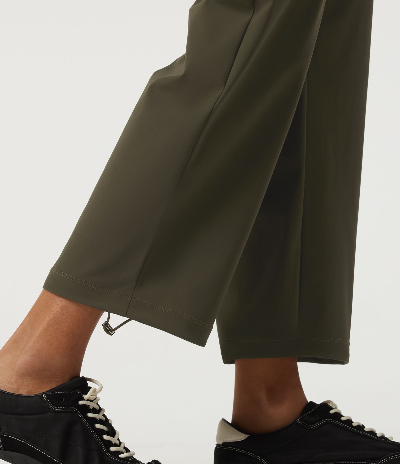 Mid Rise Quick Dry Wrinkle Recovery Tapered Running Cargo Pants with Pockets
