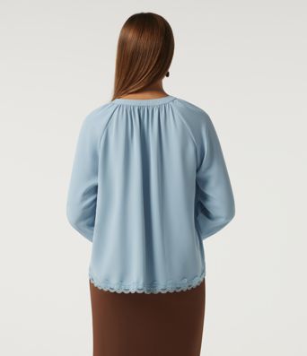 Blusa de resort con escote en V, mangas largas, encaje a contraste y dobladillo curvo