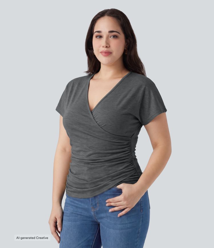 Top grande taille à col V manches courtes avec fronces