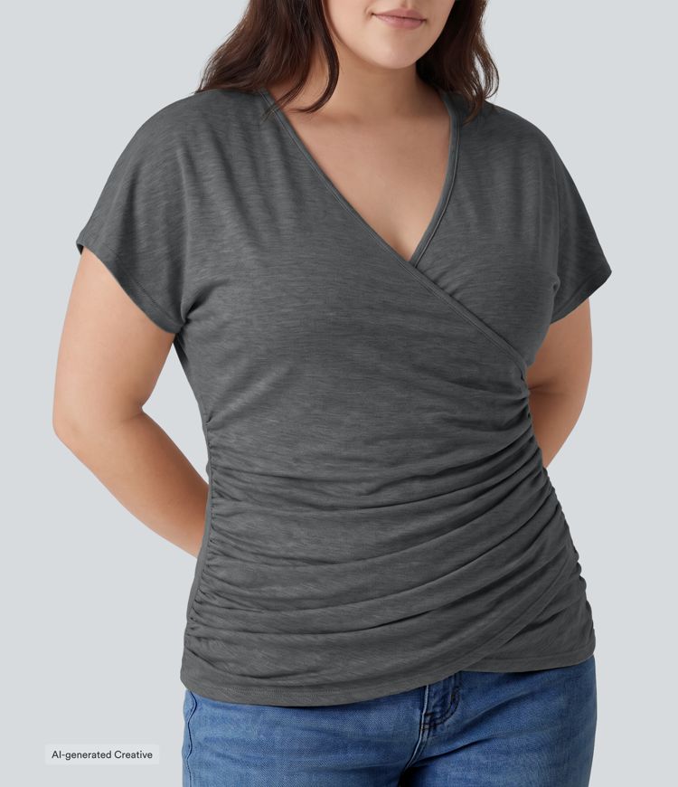 Top grande taille à col V manches courtes avec fronces