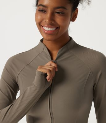 Halara UltraSculpt™ Stehkragen-Langarm-Yoga-Jacke in Curvy-Passform mit Daumenlöchern und Taschen Halara UltraSculpt™ Stehkragen-Langarm-Yoga-Jacke in Curvy-Passform mit Daumenlöchern und Taschen