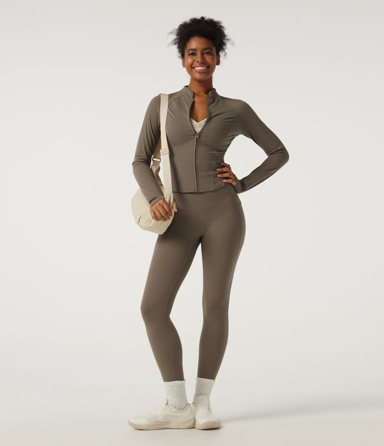 Halara UltraSculpt™ Stehkragen-Langarm-Yoga-Jacke in Curvy-Passform mit Daumenlöchern und Taschen Halara UltraSculpt™ Stehkragen-Langarm-Yoga-Jacke in Curvy-Passform mit Daumenlöchern und Taschen