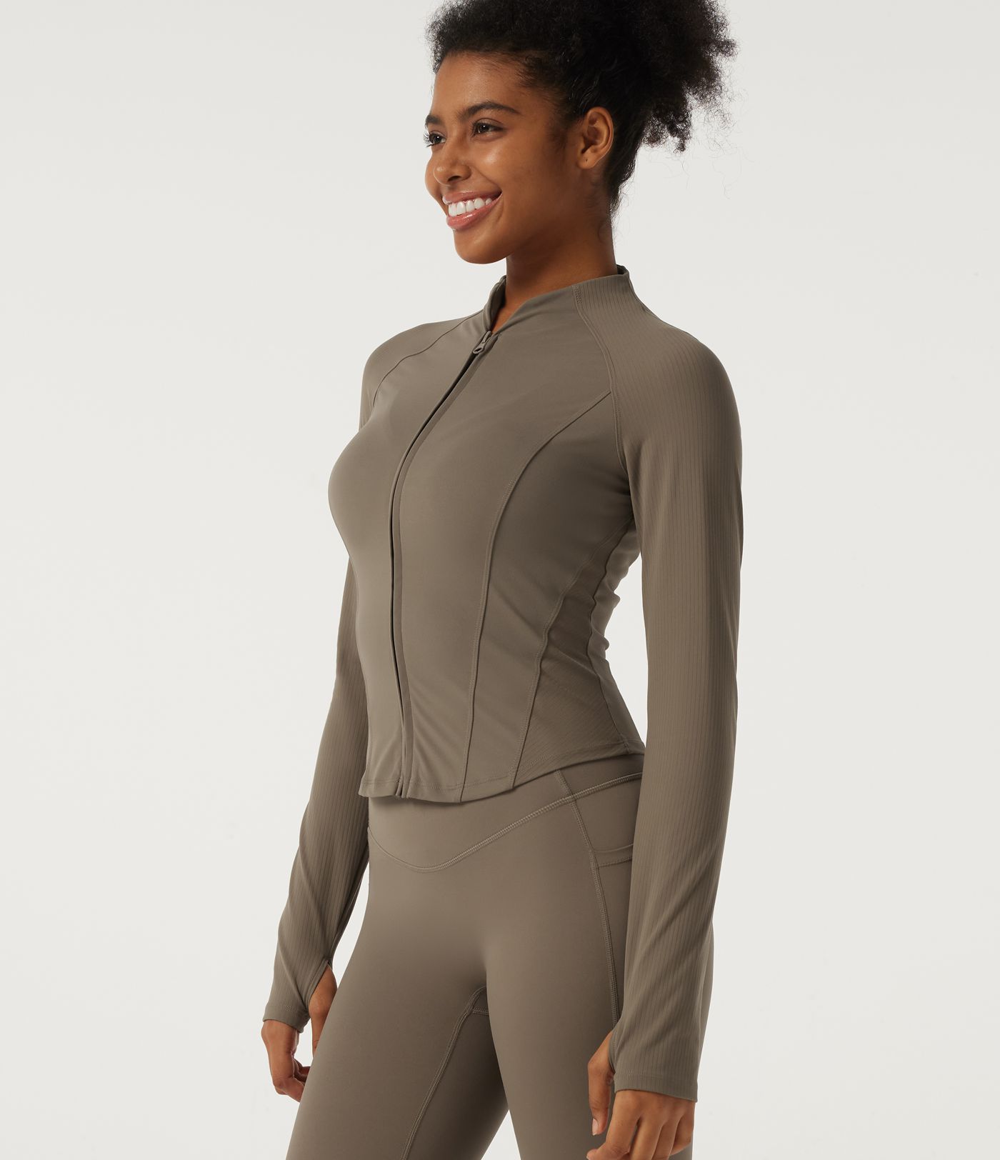 Halara UltraSculpt™ Stehkragen-Langarm-Yoga-Jacke in Curvy-Passform mit Daumenlöchern und Taschen Halara UltraSculpt™ Stehkragen-Langarm-Yoga-Jacke in Curvy-Passform mit Daumenlöchern und Taschen