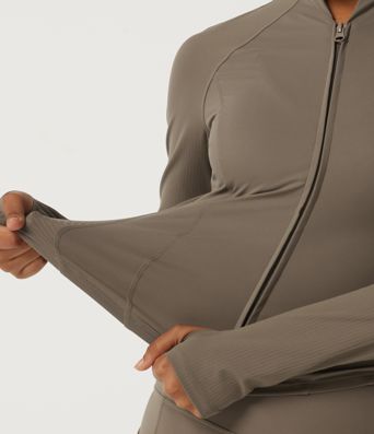 Halara UltraSculpt™ Stehkragen-Langarm-Yoga-Jacke in Curvy-Passform mit Daumenlöchern und Taschen Halara UltraSculpt™ Stehkragen-Langarm-Yoga-Jacke in Curvy-Passform mit Daumenlöchern und Taschen