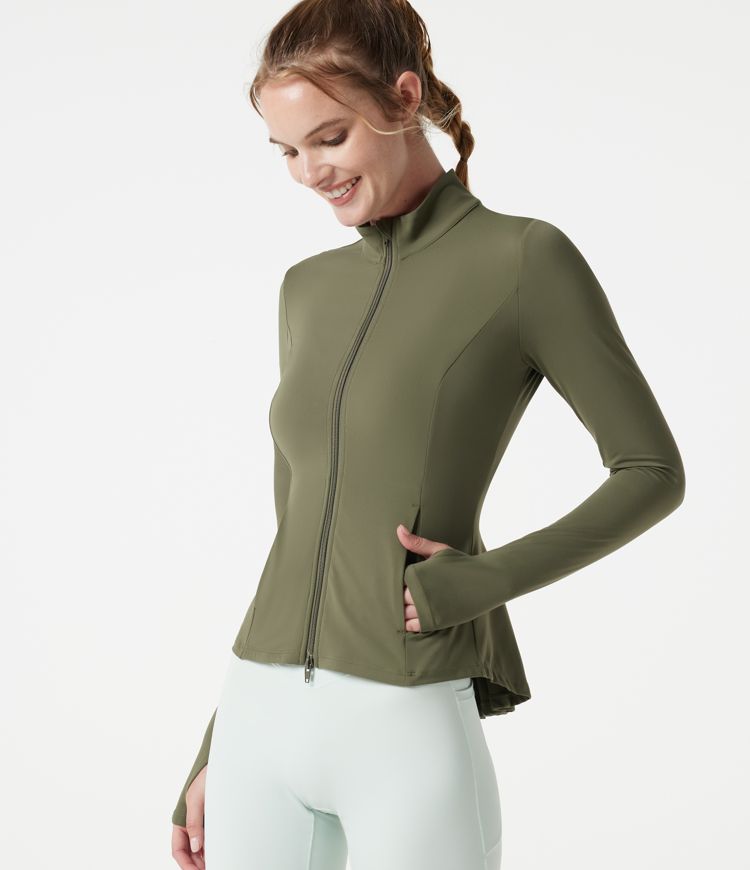 SoftlyZero™ taillierte Jacke mit Stehkragen, Daumenlöchern, Taschen, plissierten Details und Reißverschluss