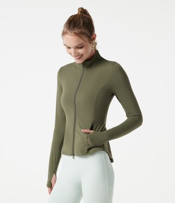 SoftlyZero™ taillierte Jacke mit Stehkragen, Daumenlöchern, Taschen, plissierten Details und Reißverschluss