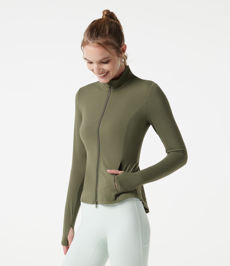 SoftlyZero™ taillierte Jacke mit Stehkragen, Daumenlöchern, Taschen, plissierten Details und Reißverschluss