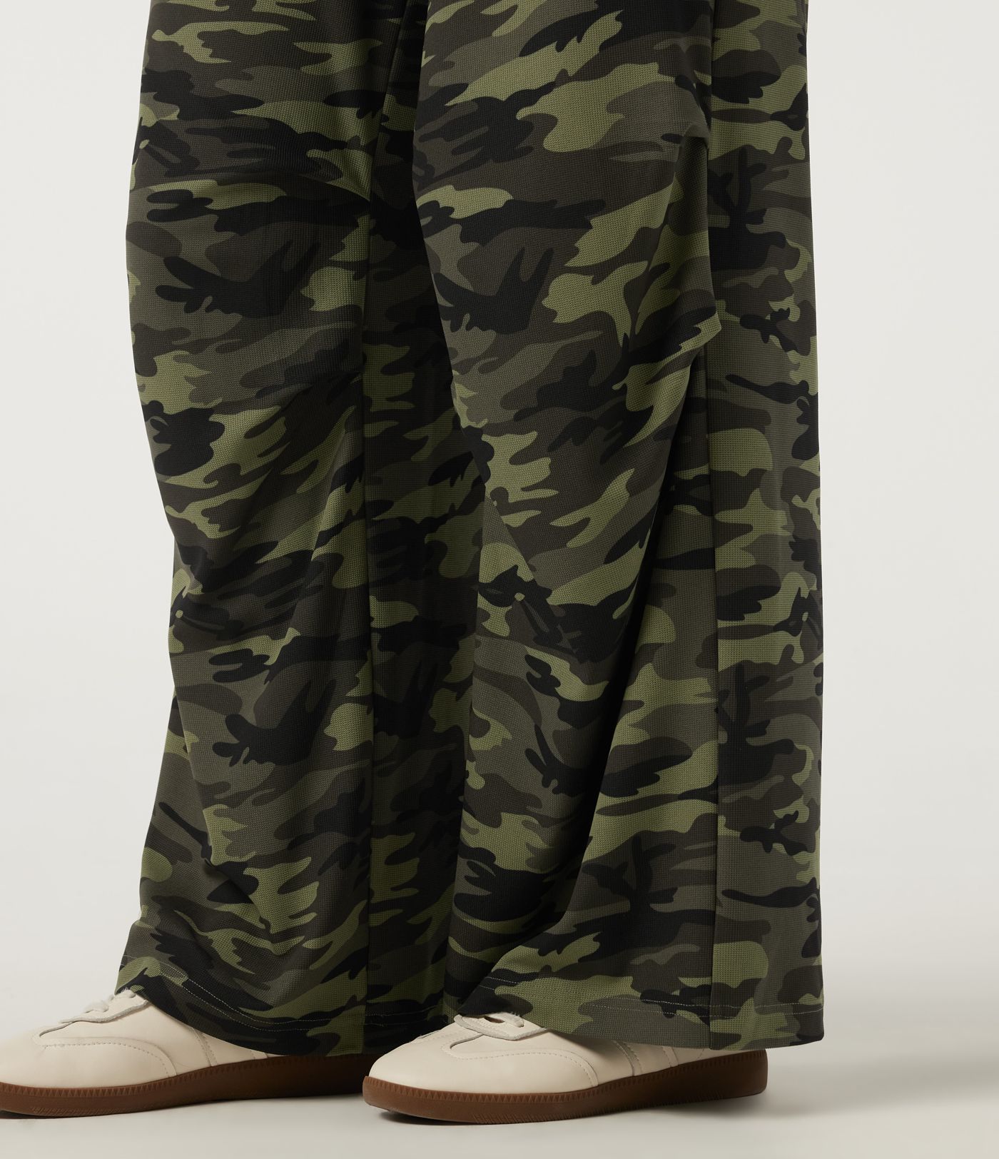 Mid Rise Baggy Drawstring Camo Waffle Casual Pants with Pockets