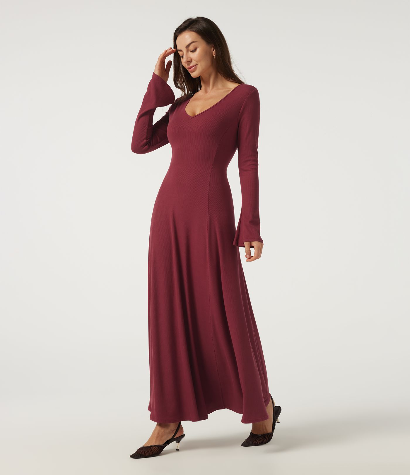 Robe maxi décontractée en maille côtelée, col V, manches longues à volants, coupe évasée (A-line)