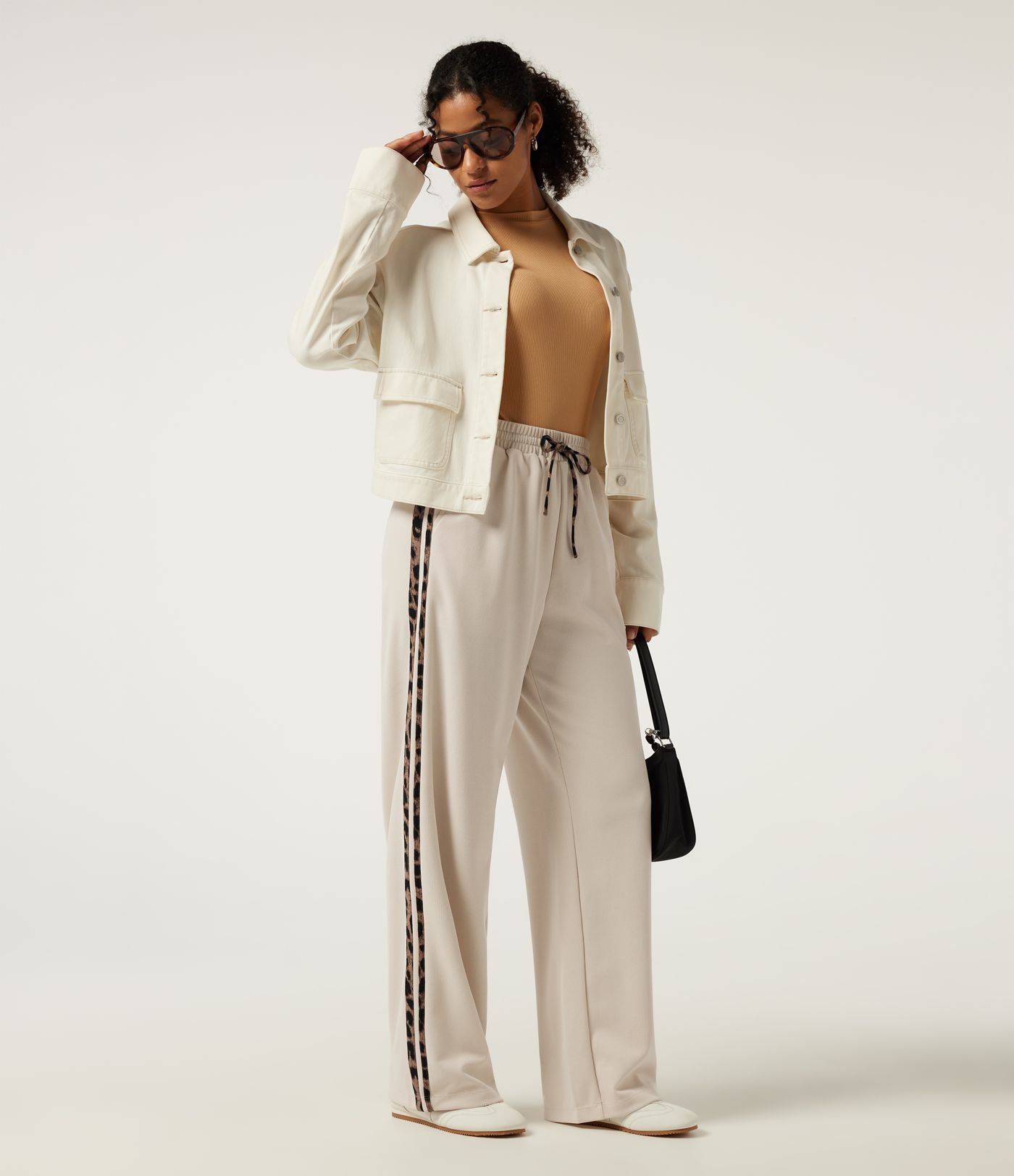 Pantalon décontracté en tissu gaufré, taille haute, à cordon, coupe droite, bande latérale, imprimé léopard, avec poches.