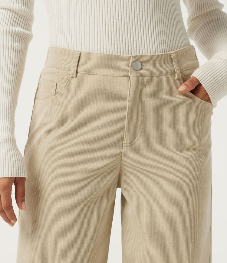 Pantalones casuales de pana de tiro medio y pernera recta con bolsillos