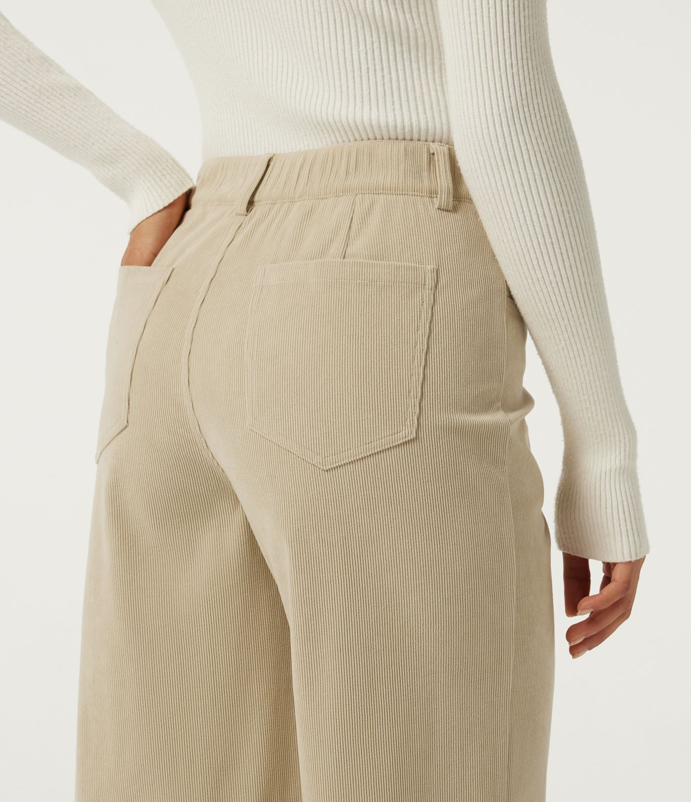 Pantalones casuales de pana de tiro medio y pernera recta con bolsillos