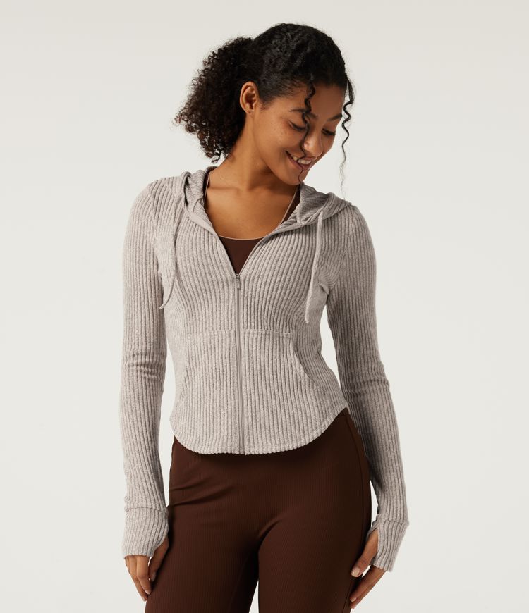 Yoga-Jacke aus geripptem Strick mit Kapuze, Seitentaschen und langen Ärmeln