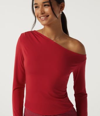 Top décontracté asymétrique à une épaule, manches longues, coupe slim, à fronces et dentelle contrastée.