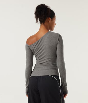 Hoch elastisches, geripptes Strick-One-Shoulder-Top mit langen Ärmeln, integriertem BH und Raffung