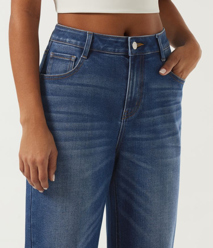 Lässige Baumwoll-Jeans mit mittlerer Bundhöhe, weitem Bein, umgeschlagenem Saum und Taschen Lässige Baumwoll-Jeans mit mittlerer Bundhöhe, weitem Bein, umgeschlagenem Saum und Taschen
