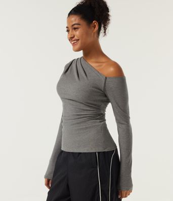 Hoch elastisches, geripptes Strick-One-Shoulder-Top mit langen Ärmeln, integriertem BH und Raffung