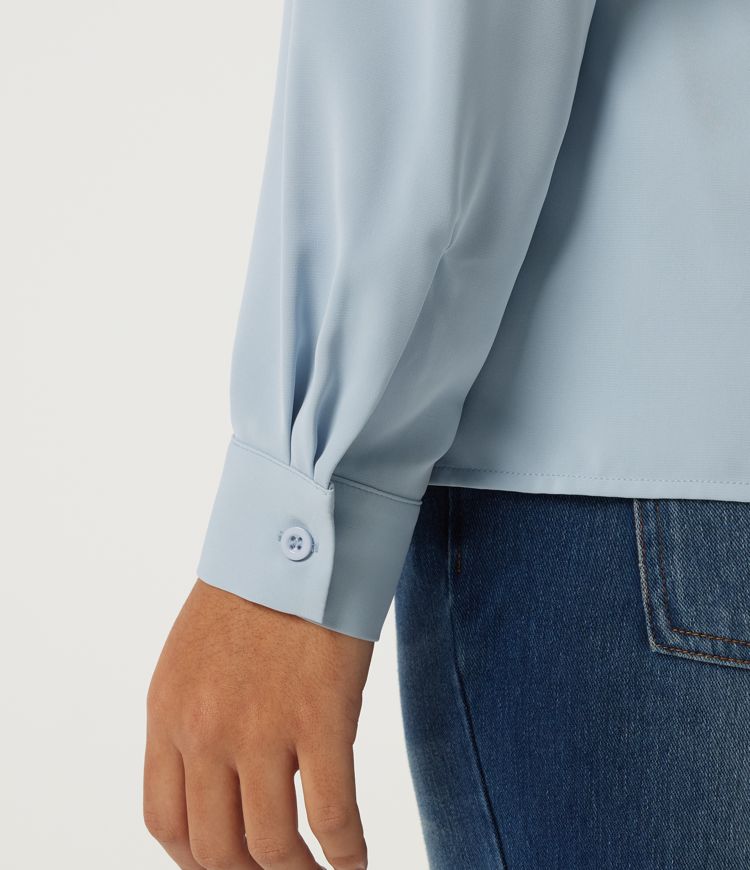 V-Ausschnitt, langärmlige Boxy-Bluse für die Arbeit