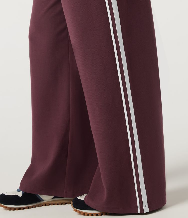 Hoch taillierte, bauchformende, weit geschnittene Colorblock-Freizeithose mit seitlichem Streifen und Taschen