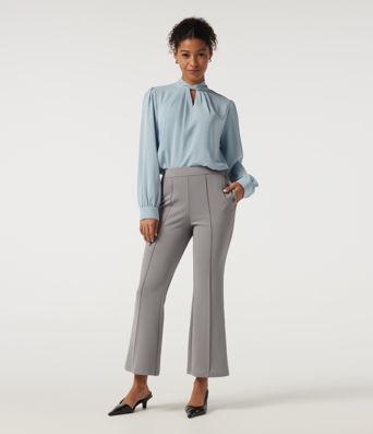 Halara Flex™ Pantalon de travail en crêpe, taille mi-haute, à plis nervurés et jambe évasée, avec poches