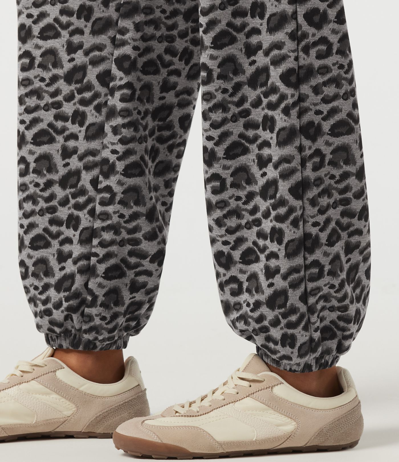 High Waisted Drawstring Leopard Print Casual Sweatpants with Pockets High Waisted Drawstring Leopard Print Casual Sweatpants with Pockets