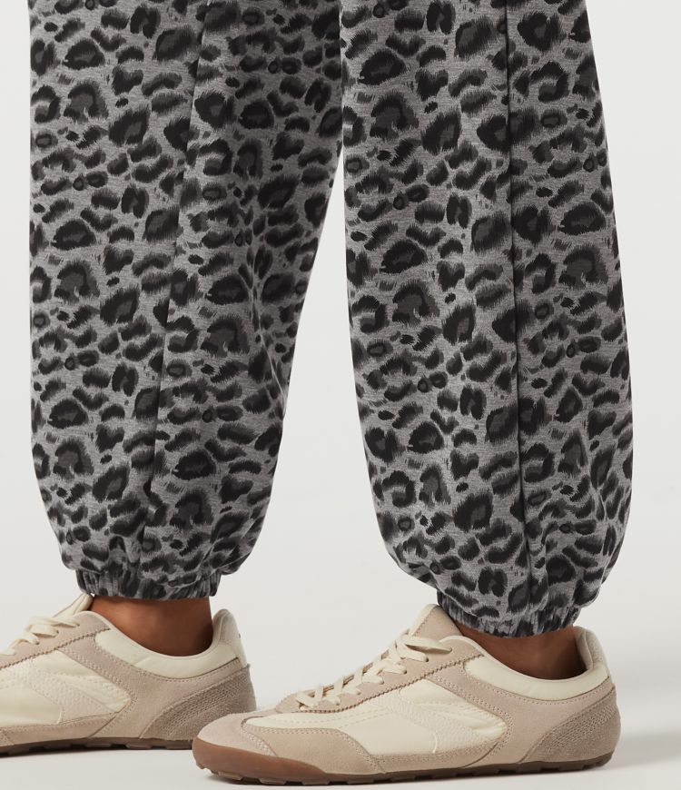 High Waisted Drawstring Leopard Print Casual Sweatpants with Pockets High Waisted Drawstring Leopard Print Casual Sweatpants with Pockets