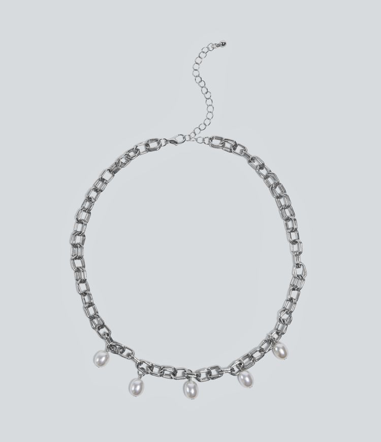 Colliers avec pendentif en perles