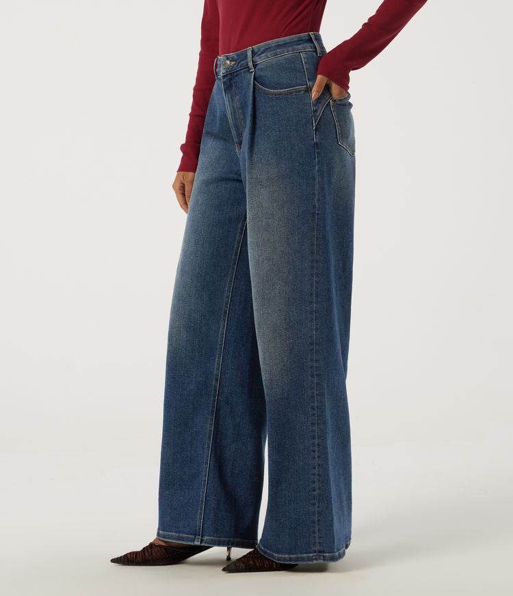 Jeans med medelhög midja och vida ben i bomull, avslappnad stil, med fickor