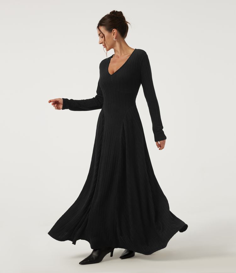 Robe longue évasée en maille côtelée à col V et manches longues avec poches
