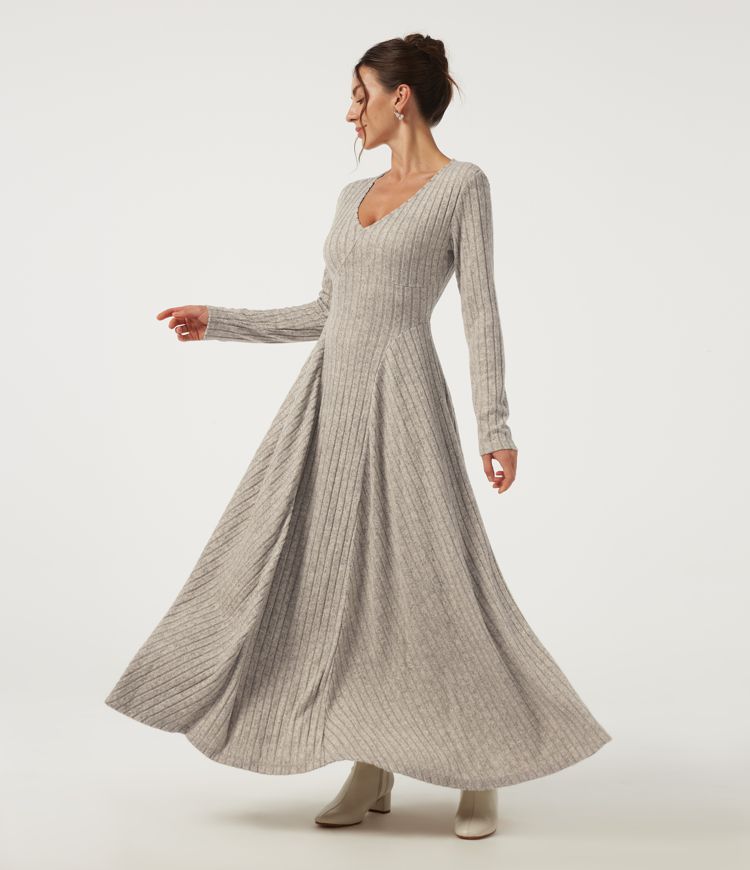 Robe longue évasée en maille côtelée à col V et manches longues avec poches