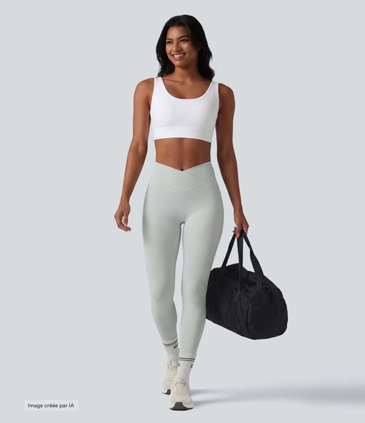 White Brassière de sport Halara UltraSculpt™ maintien moyen dos nu avec boucle ajustable et brassière intégrée / 2