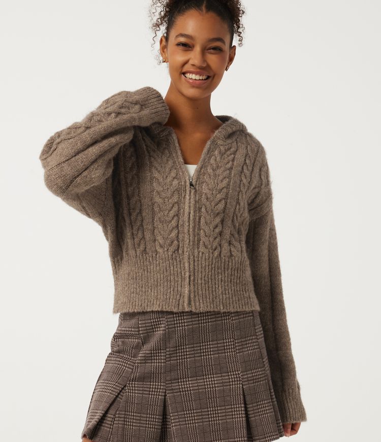 Casual cardigan with a hood and long sleeves