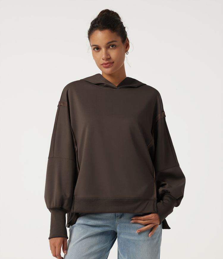 Lässiges Sweatshirt mit Kapuze und langen Ärmeln