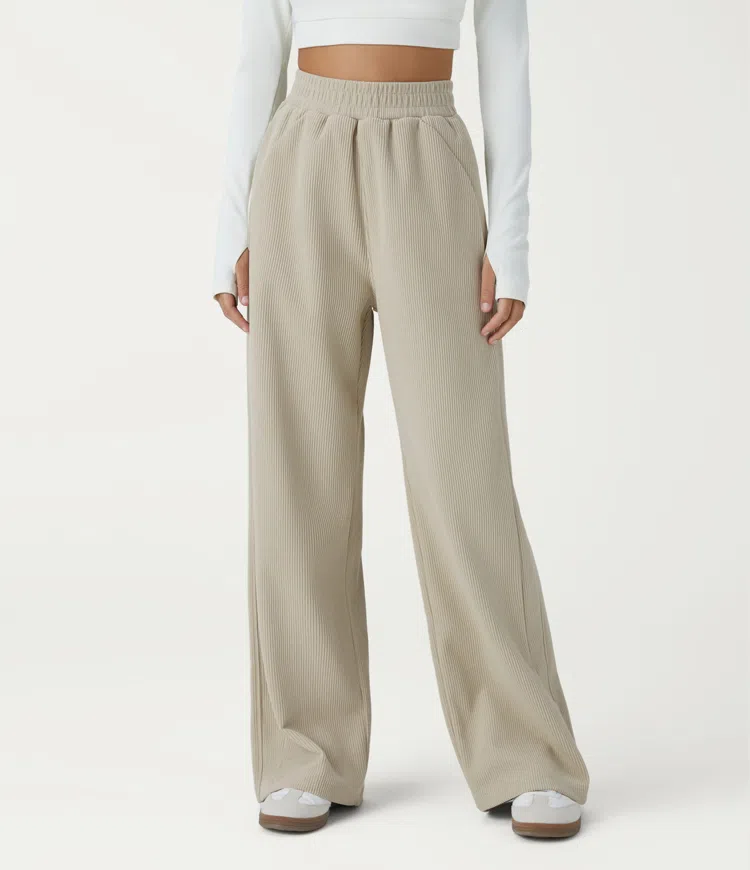 Almond Milk Pantalon décontracté en velours côtelé, taille haute, poches, jambe droite et coupe ample (baggy) / 1