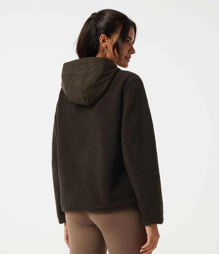 Dark Earthy Brown Kapuzensweatshirt aus Fleece mit langen Ärmeln und Taschen / 2