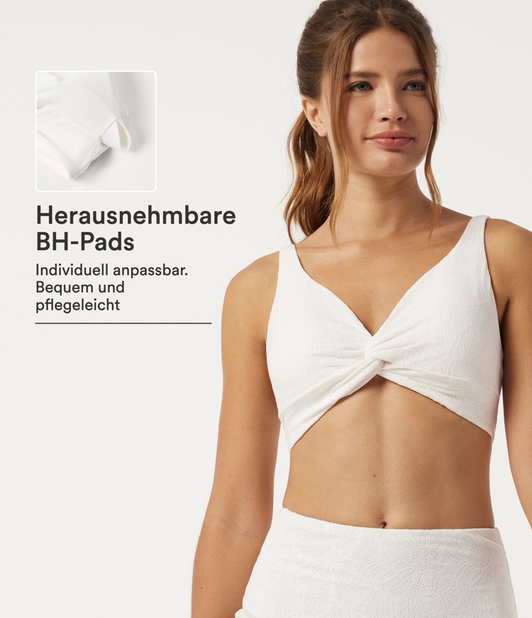 Weiß SoftlyZero™ - Yoga-Sport-BH mit leichtem Support, V-Ausschnitt und Kontrastspitze / 1