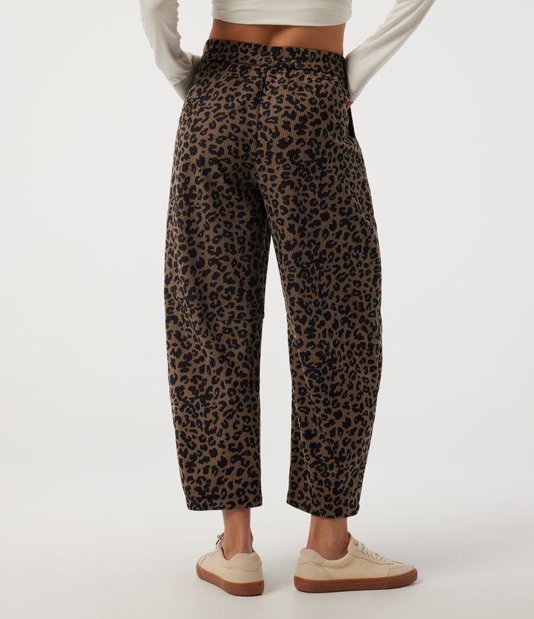 Wildmark High Waisted Leopard Print Barrel Leg Casual Pants with Pockets / 2